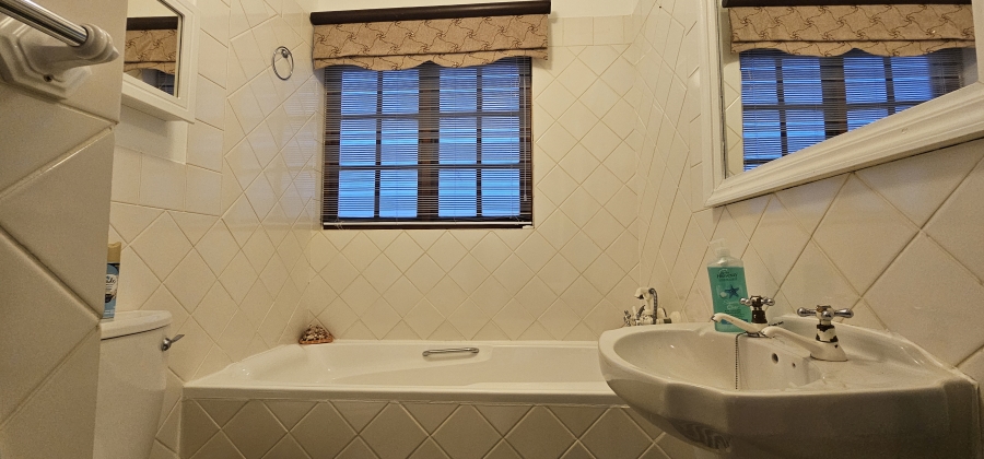 5 Bedroom Property for Sale in Myburgh Park Western Cape